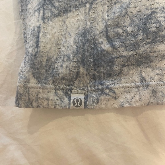 Lululemon Train to Be Short Sleeve in White/Luna Size 4 - Picture 7 of 8